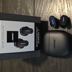 Bose QuietComfort Earbuds II - Sleek Black Design